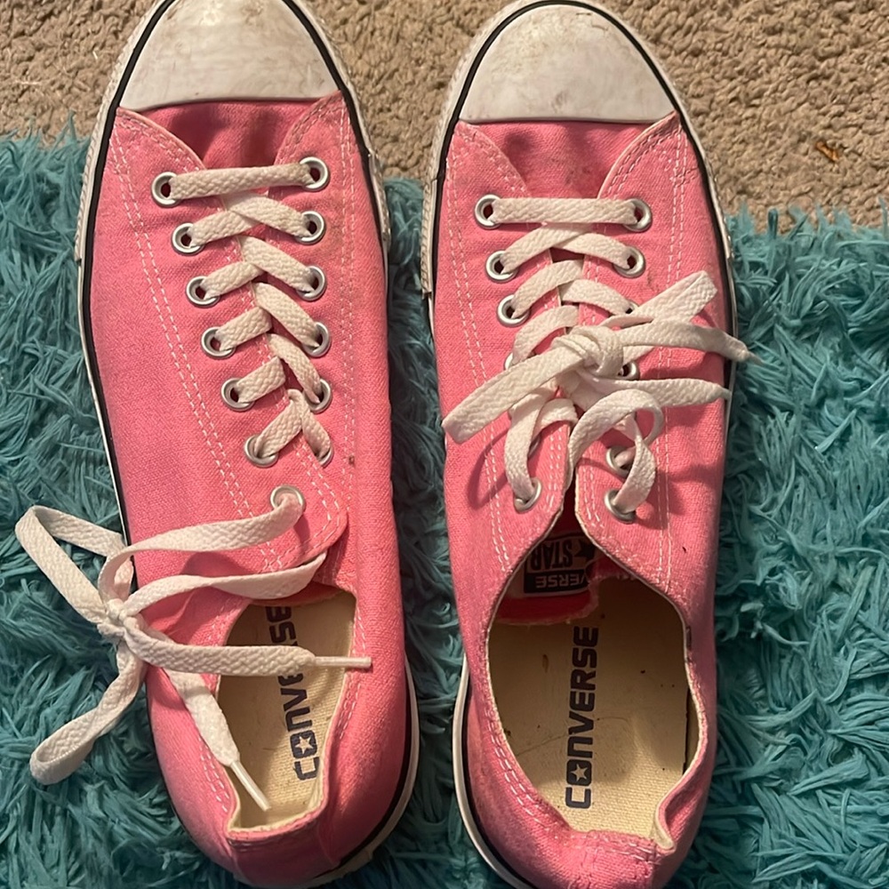 Pink low top converse
